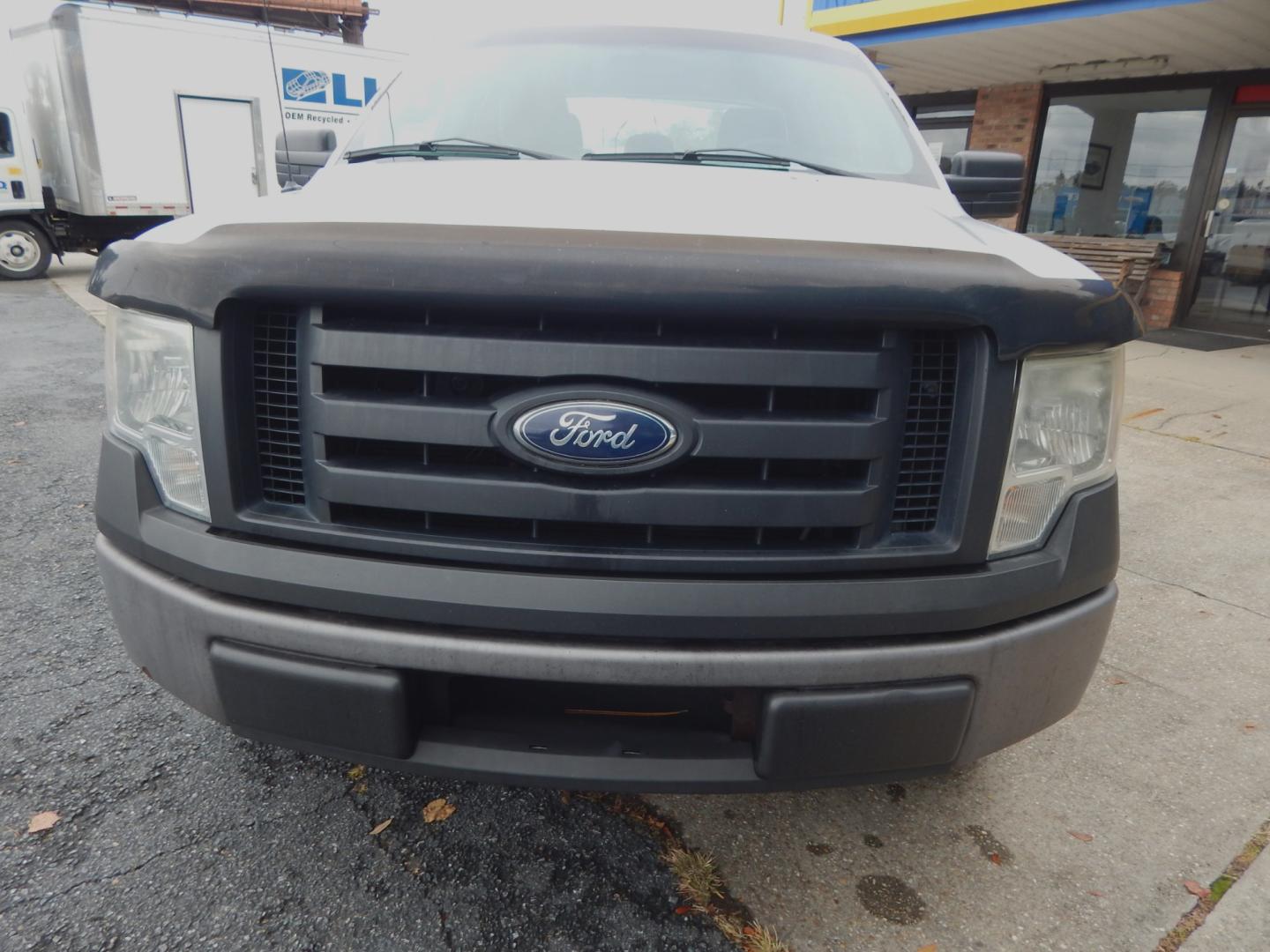 2012 White /Gray Ford F-150 XL SuperCab (1FTEX1CM9CK) with an 3.7L V6 DOHC 24V engine, 6-Speed Automatic transmission, located at 3120 W Tennessee St, Tallahassee, FL, 32304-1002, (850) 575-6702, 30.458841, -84.349648 - Used Car Supermarket is proud to present you with this loaded immaculate 2012 Ford F150 XL Supercab with low miles. Used Car Supermarket prides itself in offering you the finest pre-owned vehicle in Tallahassee. Used Car Supermarket has been locally family owned and operated for over 48 years. Our F - Photo#2